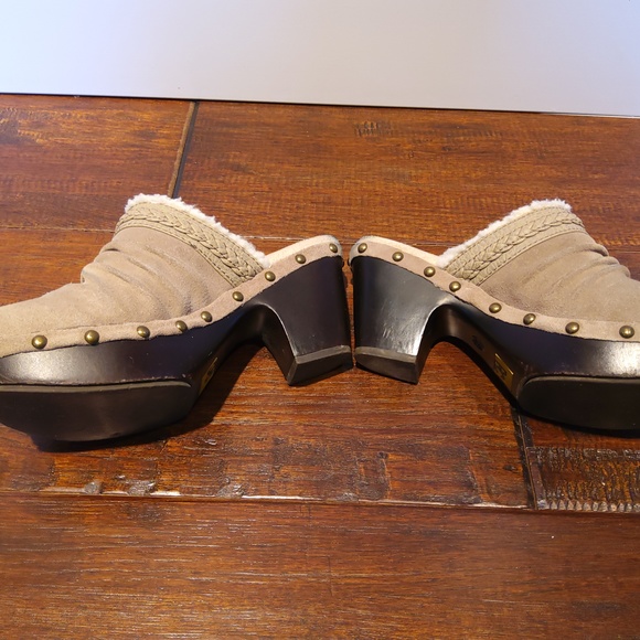 BC clogs tan sude and fuzzy inside women's size 6.5 - Picture 2 of 4